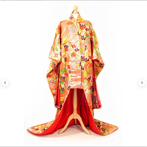 Uchikake Kimono exellent to like new condition.Silk - Picture 2 of 5